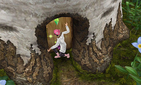魔法の熱帯雨林にある切り株の家のドアに張り付くシム（The Sims フリープレイ）